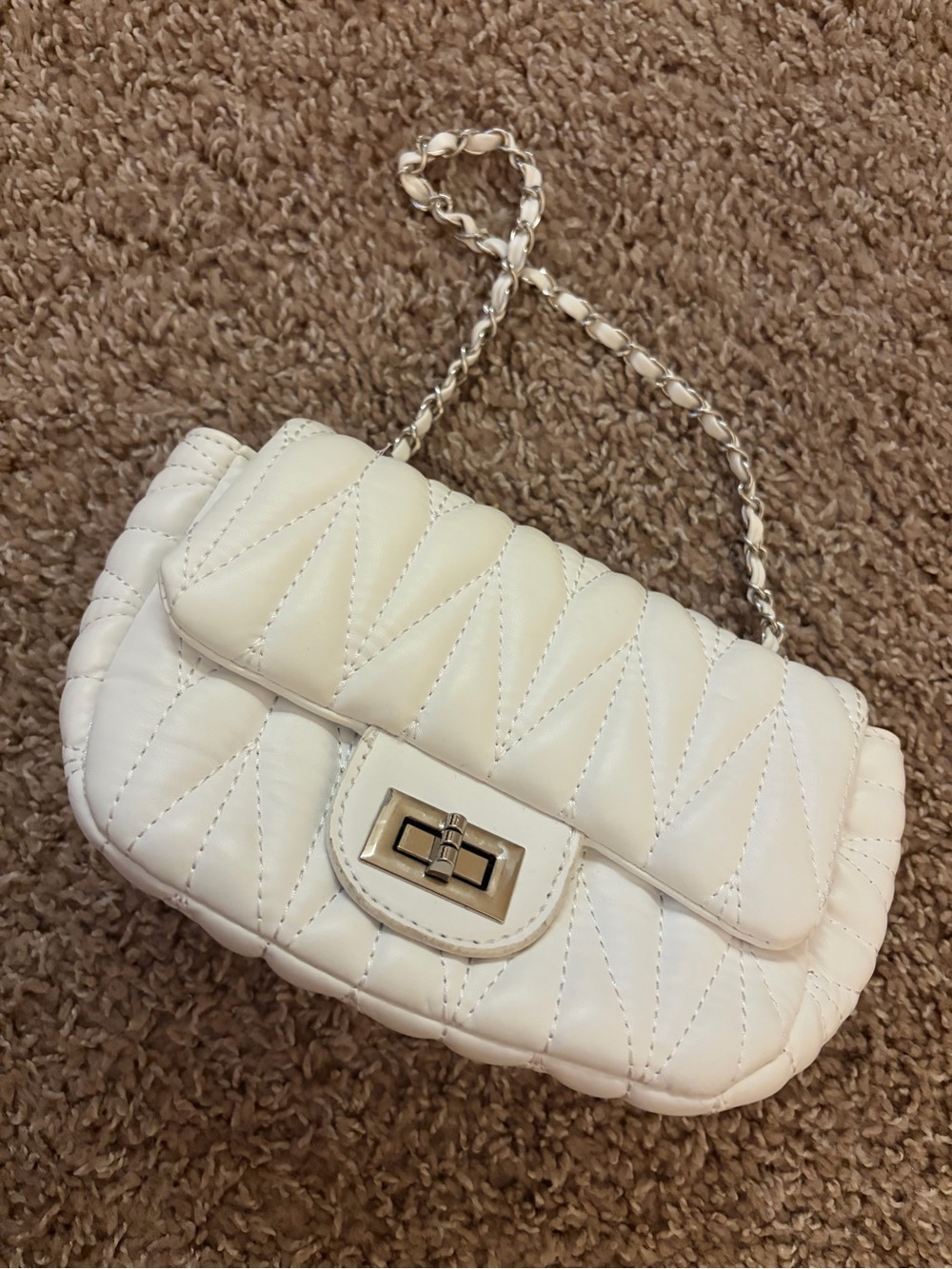 White Quilted Chain Crossbody Bag - Classic Chic Shoulder Purse